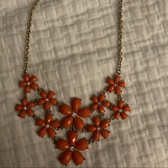 Coral flower floral necklace - Picture 2 of 4
